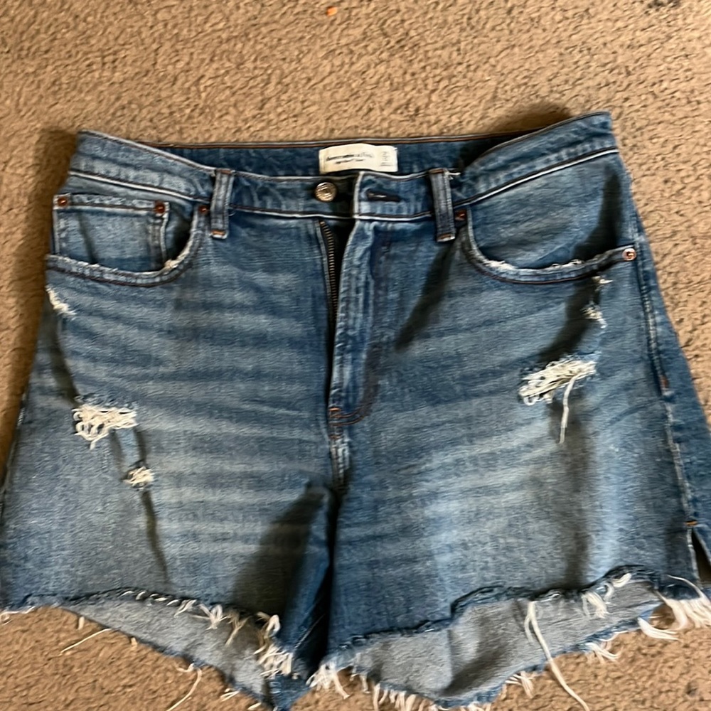 High rise 4 inch short. Curvy love.